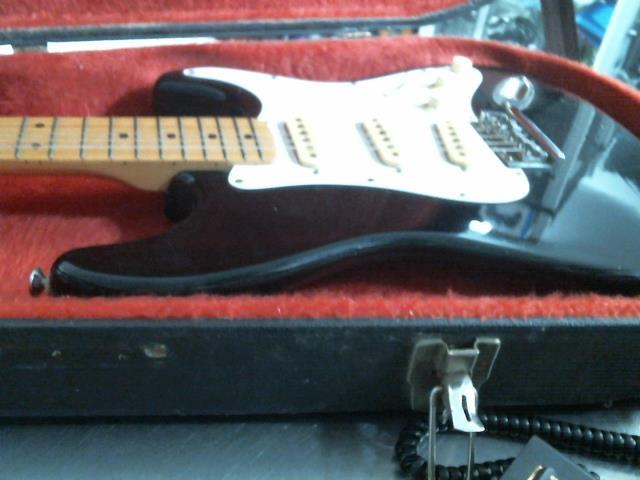 Guitar style strat noir + harcase