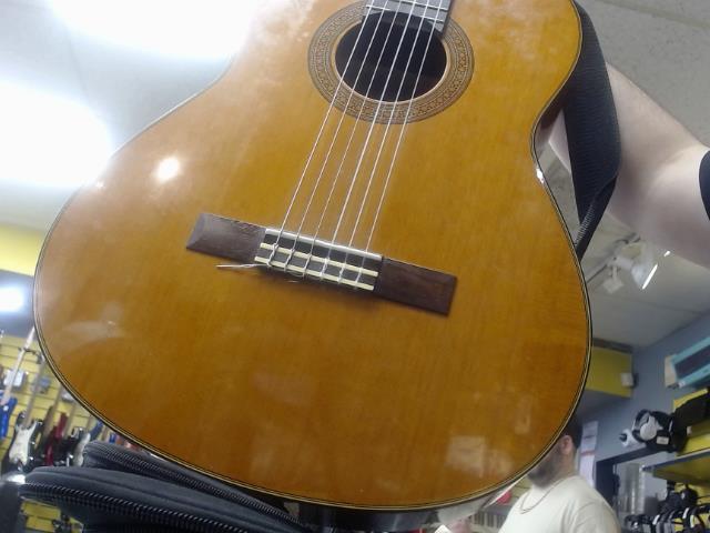 Guitare acoustique yamaha