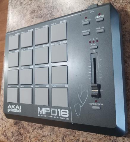 Compact pad controller akai professional