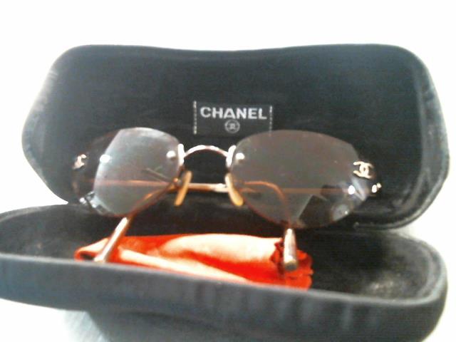 Lunette de soleil chanel avec etui 5319