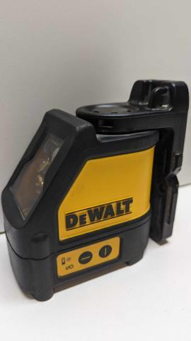 Laser dewalt dw087 dans coffre