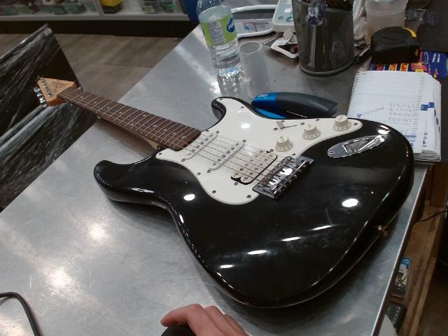 Guitare style stratocaster noir