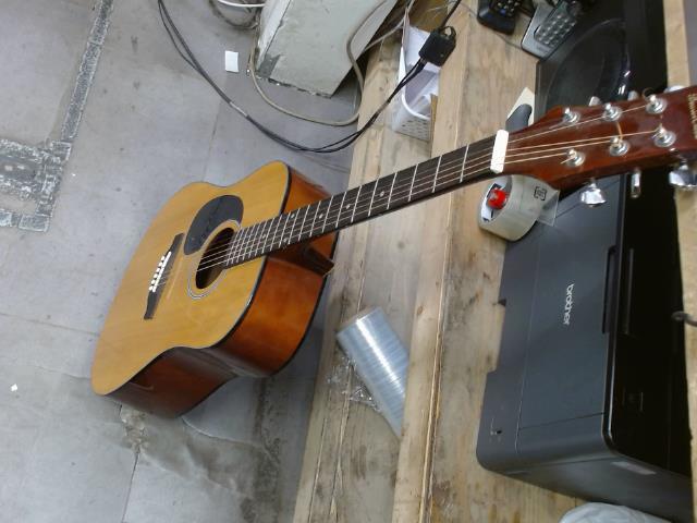 Guitare acoustique tres bonne condition