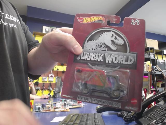 Hotwheels jurassic world unimog