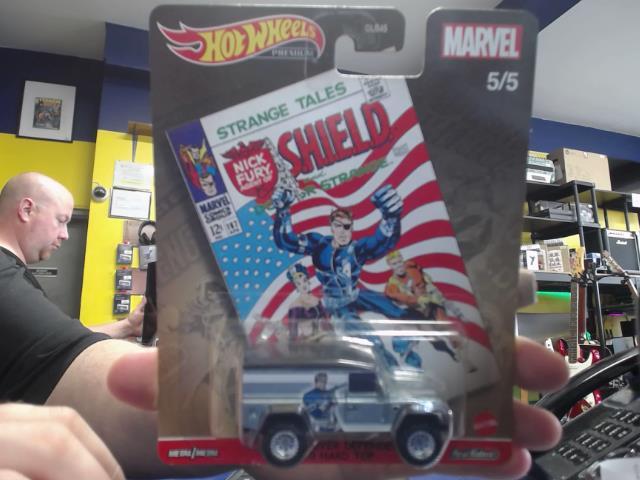 Hotwheels marvel land rover defender