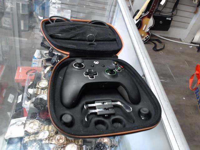 Manette xbox one dans case power a pro2