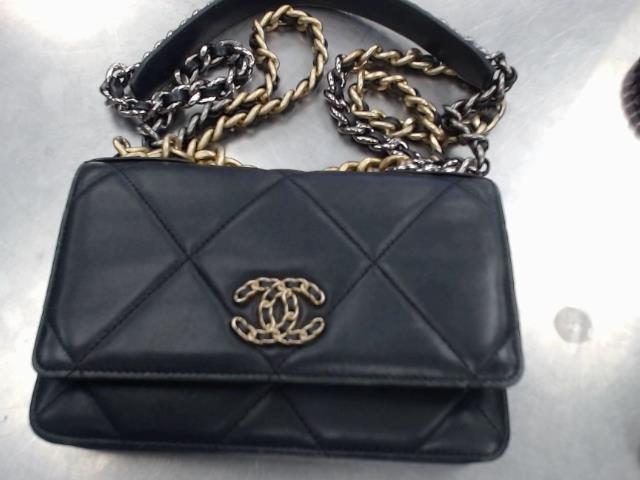 Chanel 19 wallet on chains