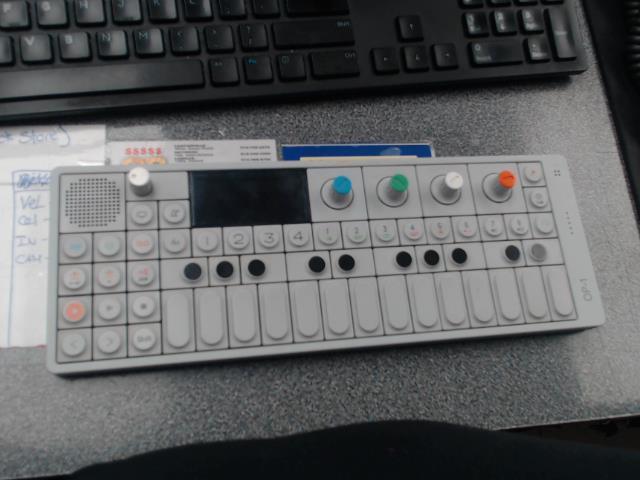 Mini keyboard op-1 gris