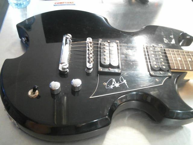 Guitare electrique noire