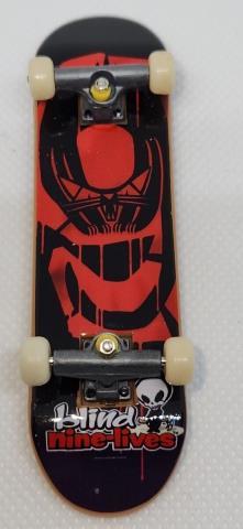 Skateboard rouge/noir