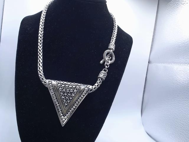 Chaine style art deco pendentif triangle