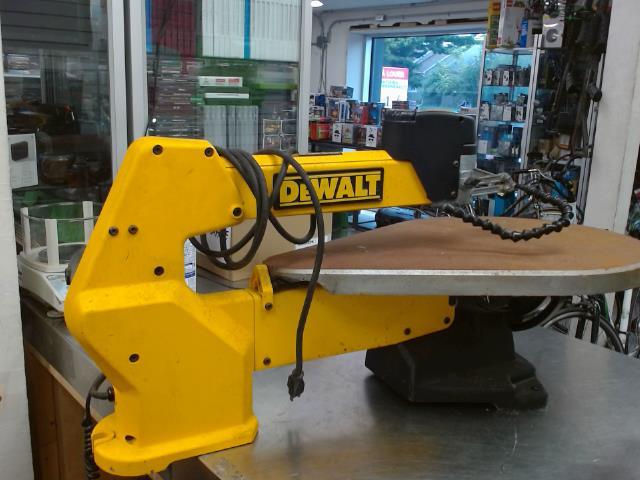 Scroll saw dewalt 20'' a fil