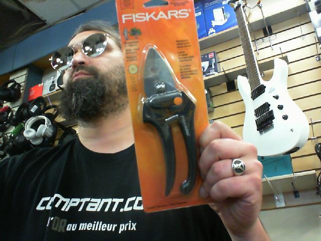 Fiskars stainless steel bypass pruner