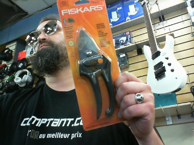 Fiskars stainless steel bypass pruner