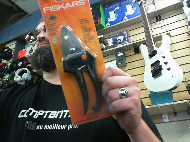 Fiskars stainless steel bypass pruner