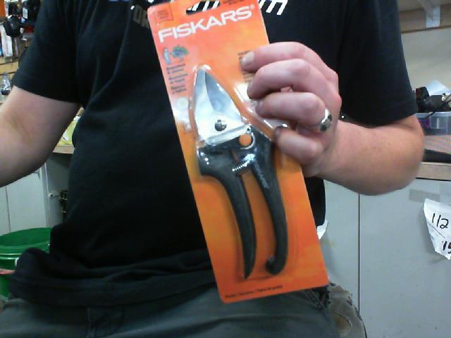 Fiskars stainless steel bypass pruner