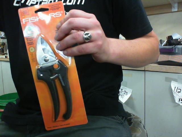 Fiskars stainless steel bypass pruner