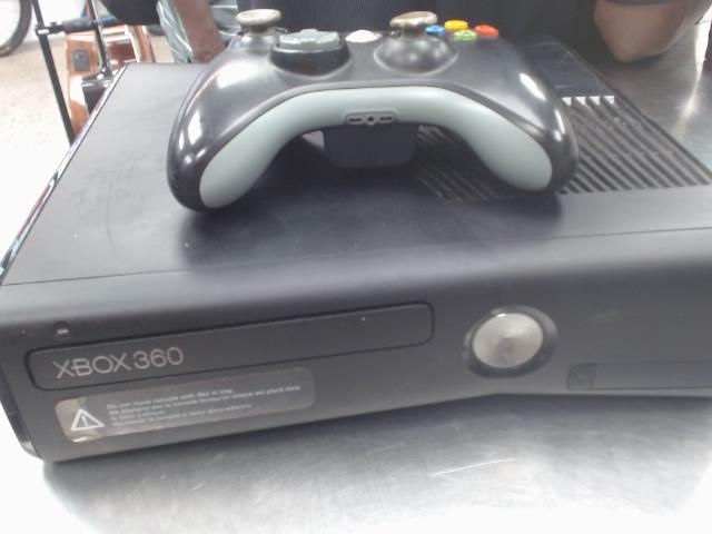 Xbox 360 noire avec fils