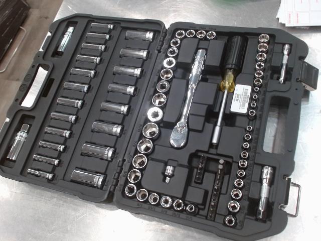 Mechanics tool set 84pc./ens.douille84mc