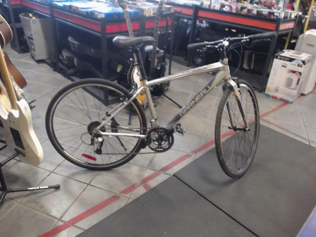 Velo hybride bonne condition medium