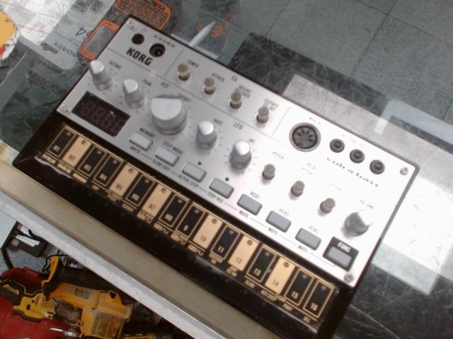 Korg volca bass