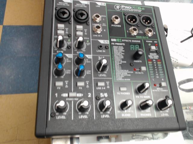 Mixeur 6 channel noir