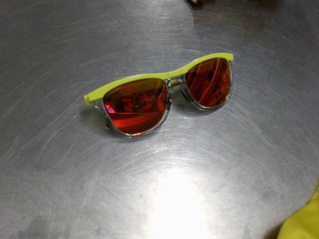 Lunettes jaune verdatre sport