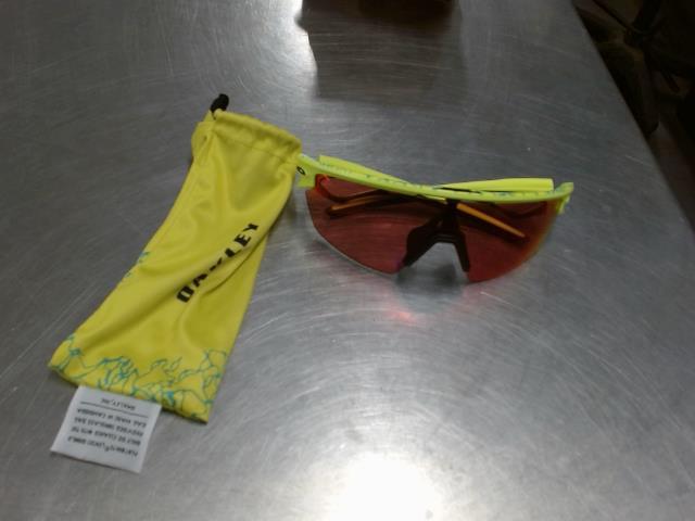 Lunettes de soleil jaune et noire sport