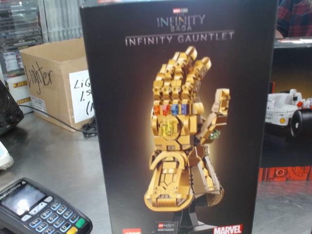 Lego infinity gauntlet neuf en boite