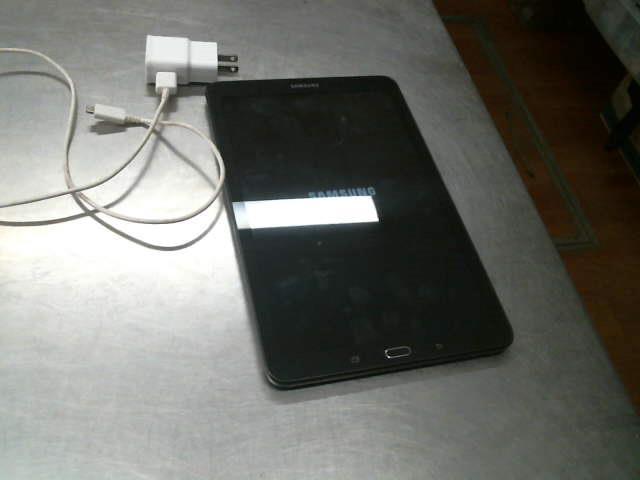 Tablette samsung + fil + chargeur