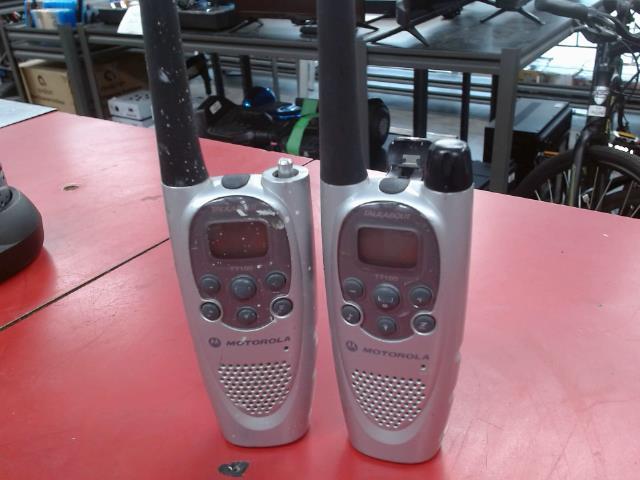 Paire de walkie talkie motorola a piles