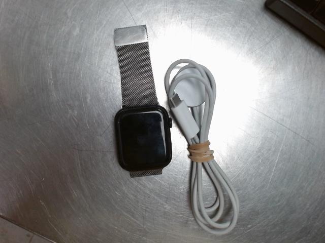 Apple watch series 8 avec chargeur