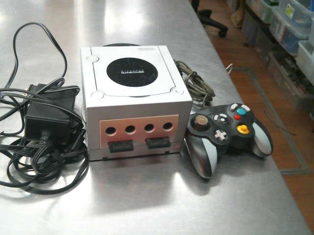 Gamecube + manette + 2 cartes memoires