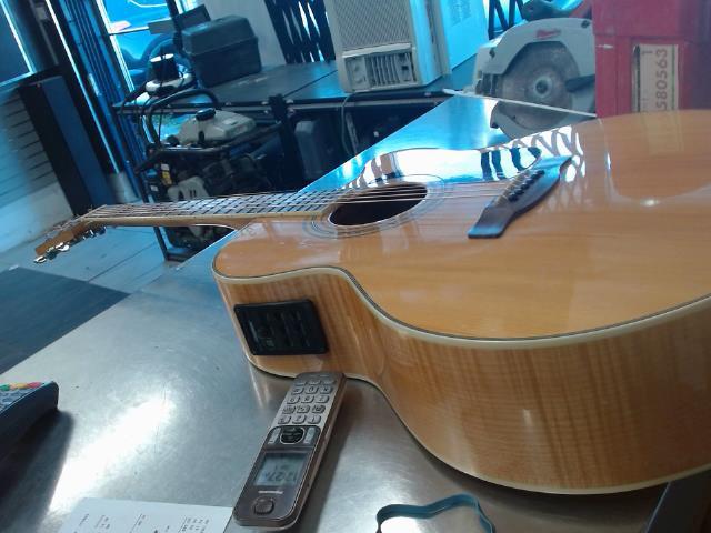 Guitare electro-acoustique+case