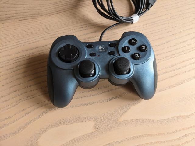 Manette logitech rumblepad 2