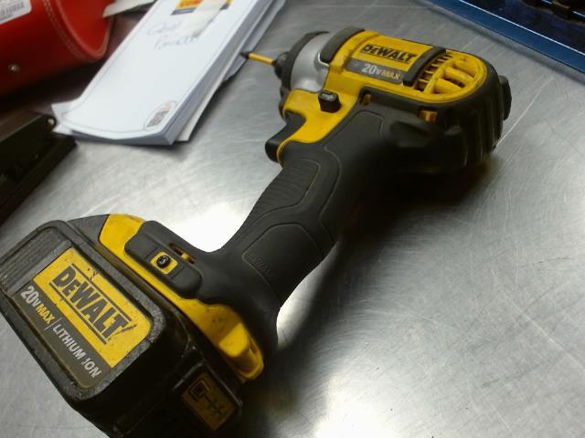 Perceuse dewalt impact 20v + bat2-v 5ah