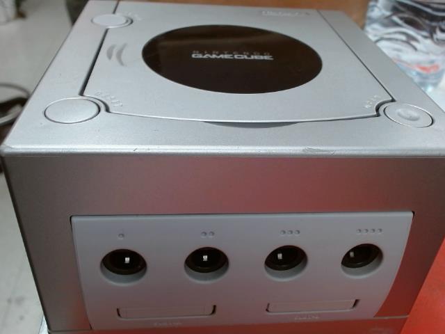 Gamecube grise avec manette