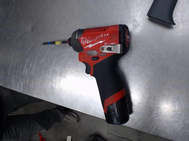 Impact driver milwaukee avec batt 2ah