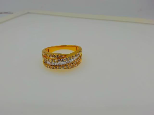 BAGUE EN OR 18KT AVEC DIAM 