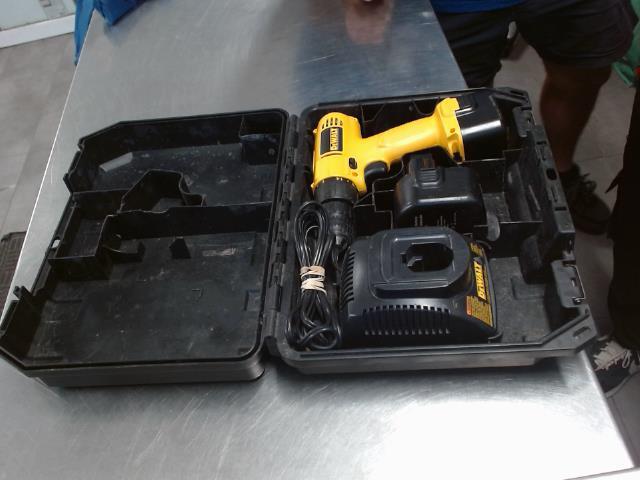 Kit dewalt drill + 2bat + 1charg