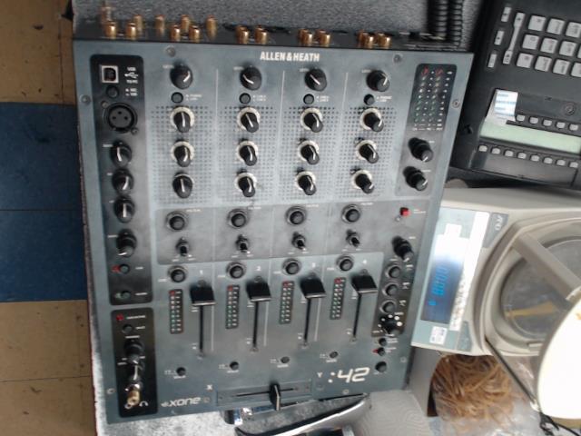 Xone 42 mixer professional dj