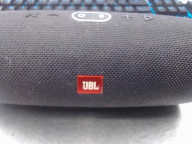 Noire jbl charge 4 good shape