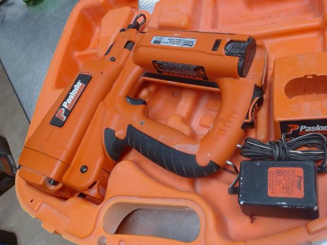 Gun a clou paslode ds case orange