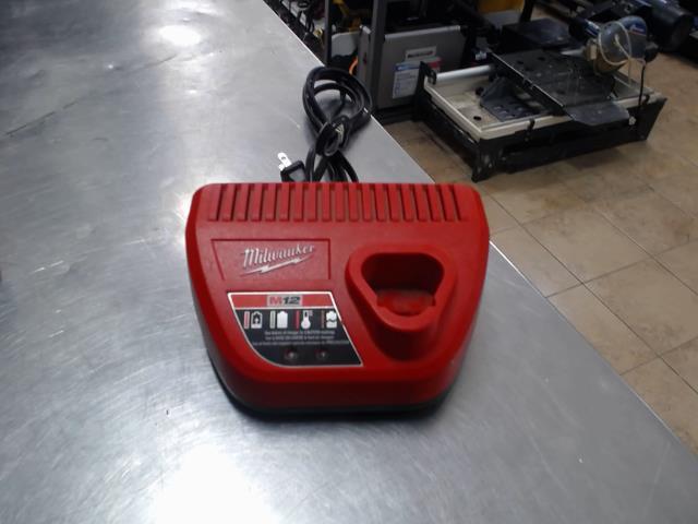 Chargeur milwaukee batt 12v