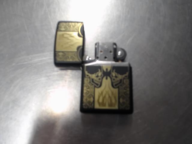 Lighter zippo noir avec tete de mort