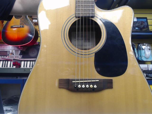 Guitare acoustic sans case (made in kore