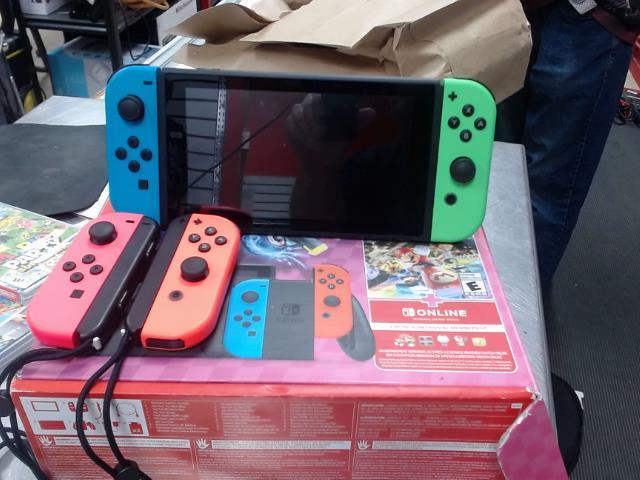 Console switch avec le deck et 4 manette