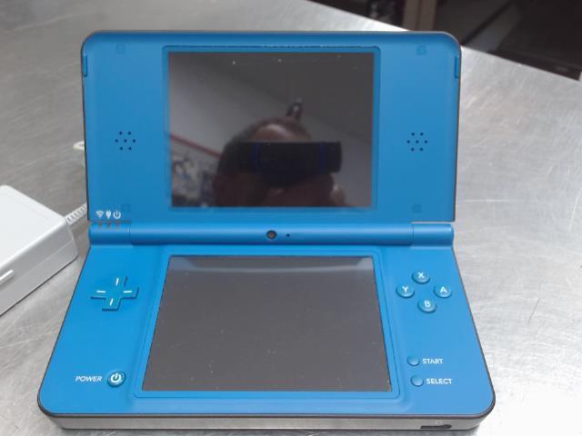 Mintendo dsi xl av charge