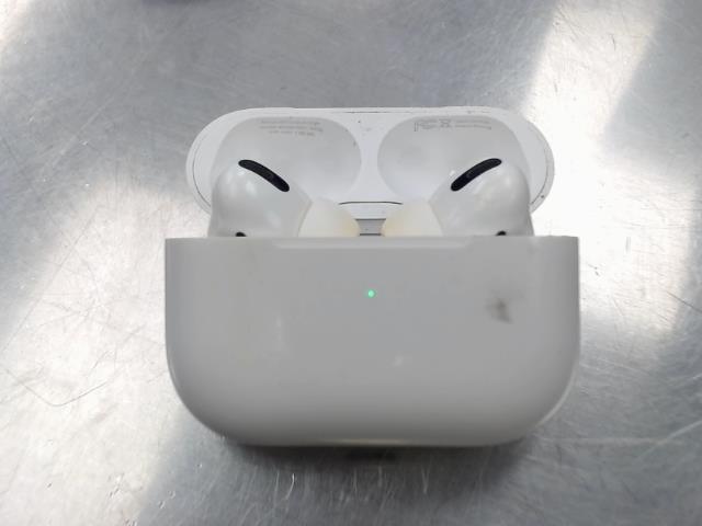 Airpods pro avec case.