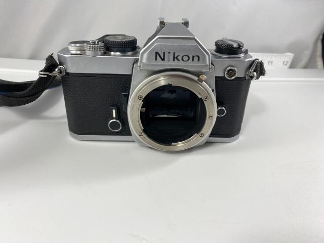 Camera nikon avec lentille et strap koda